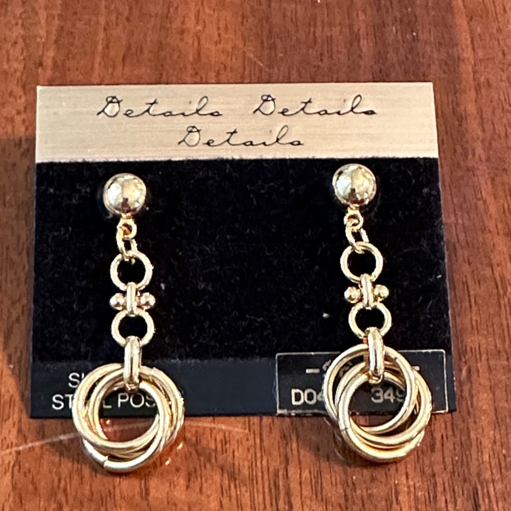 Vintageโ 80s New on Card Shiny Gold Interlocking Rings Drop/Dangle Post Earrings